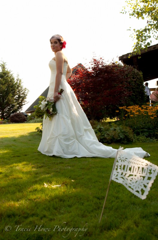 Seattle wedding photographer captures photo of married couple