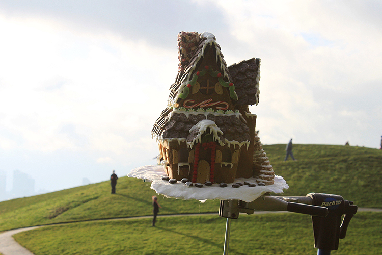 Forced perspective gingerbread house photo shoot at Gasworks Park