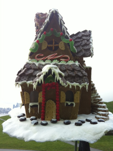 Forced perspective gingerbread house photo shoot at Gasworks Park