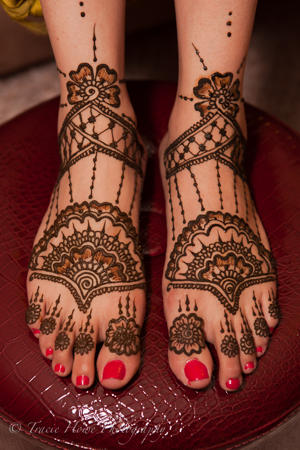 photo of mehndi before Indian wedding ceremony