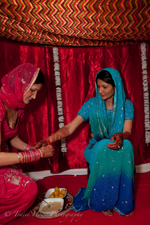 photo before Indian wedding ceremony
