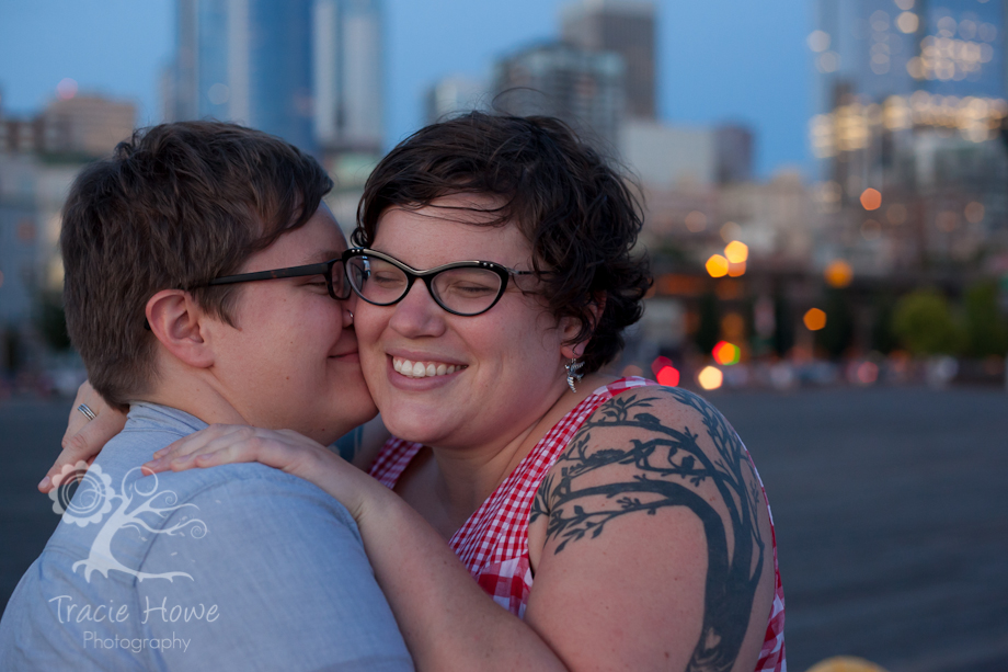 Seattle waterfront couple's photo session