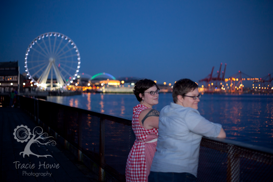 Seattle waterfront couple's photo session