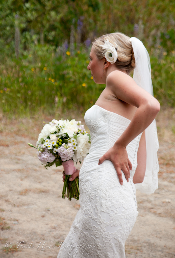 Bride checking on the procession