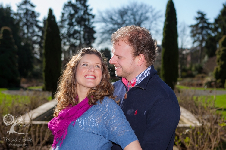 Seattle maternity photo session woodland park zoo