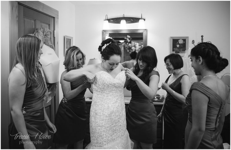 bride getting ready at Dragonfly retreat