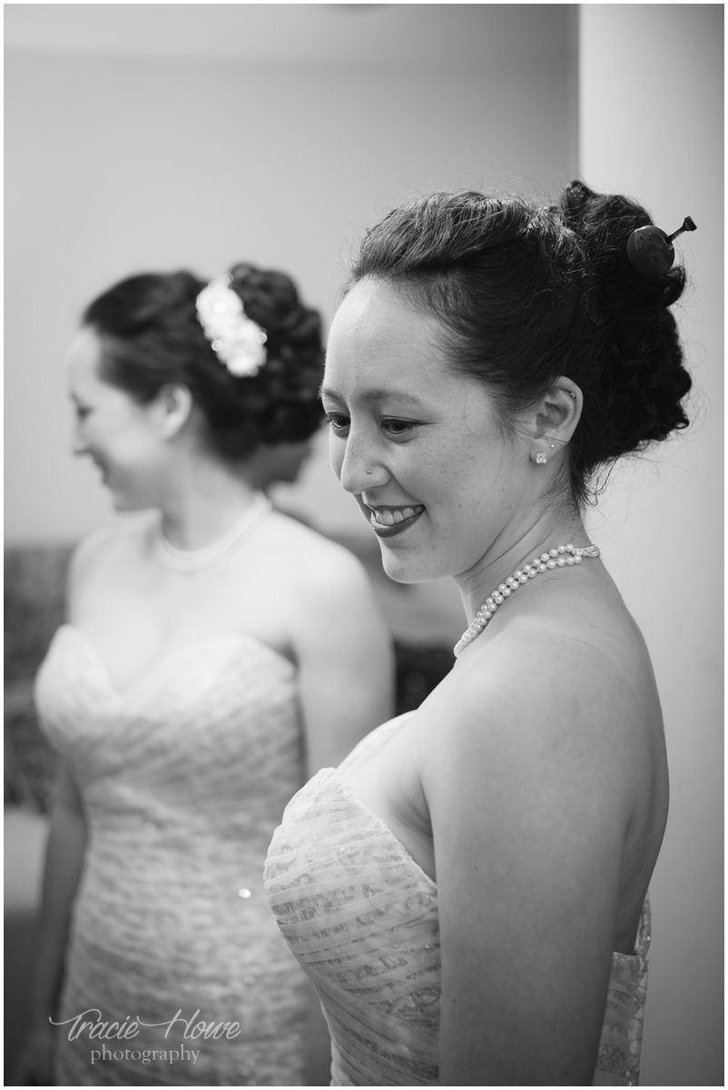 bride getting ready at Dragonfly retreat