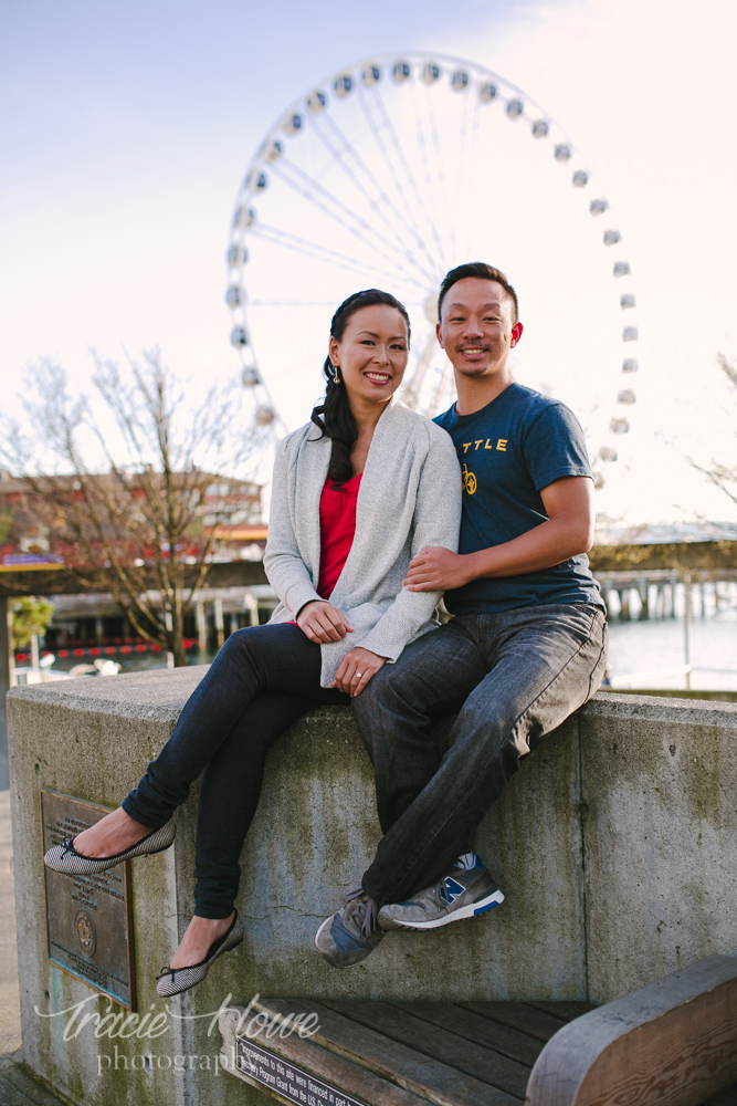 engagement shoot at Seattle Great Wheel